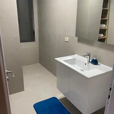 Cheerful 2-bedroom In Appartement Golem (Tirana)