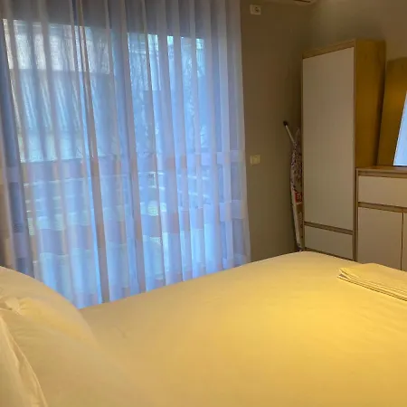 Apartament Cheerful 2-bedroom In Golem (Tirana)