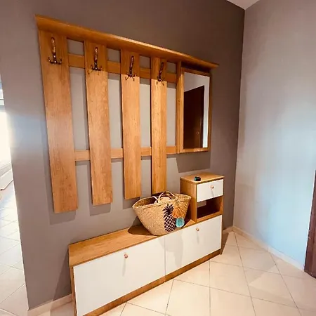 Cheerful 2-bedroom In Apartament *