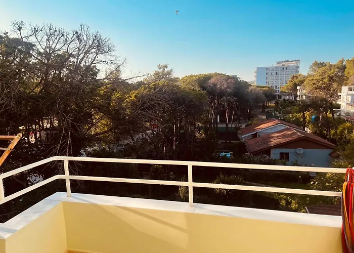 Apartamento Cheerful 2-bedroom In *