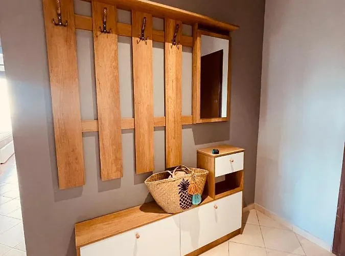 Cheerful 2-bedroom In Apartamento *